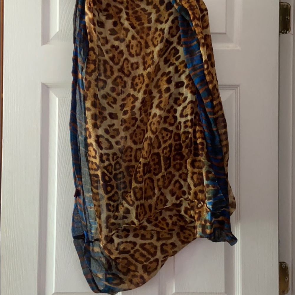 LOVE CULTURE SCARF  IN GOOD CONDITION